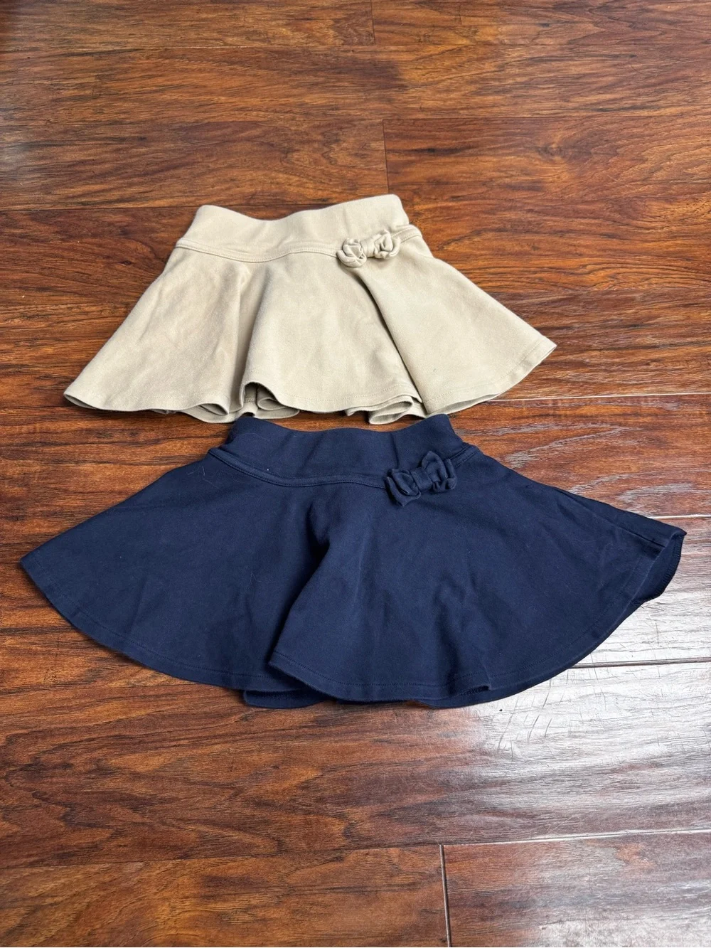 Girls' Flared Knit Skirt with Bow - navy and Tan